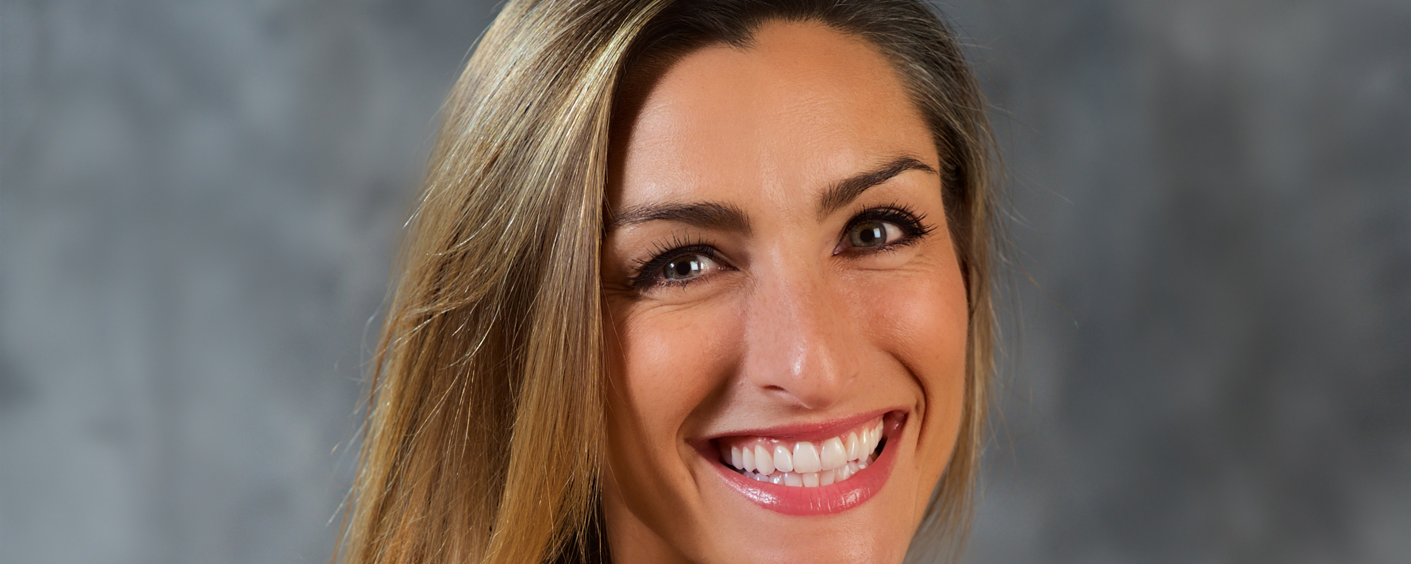 April Kyrkos headshot