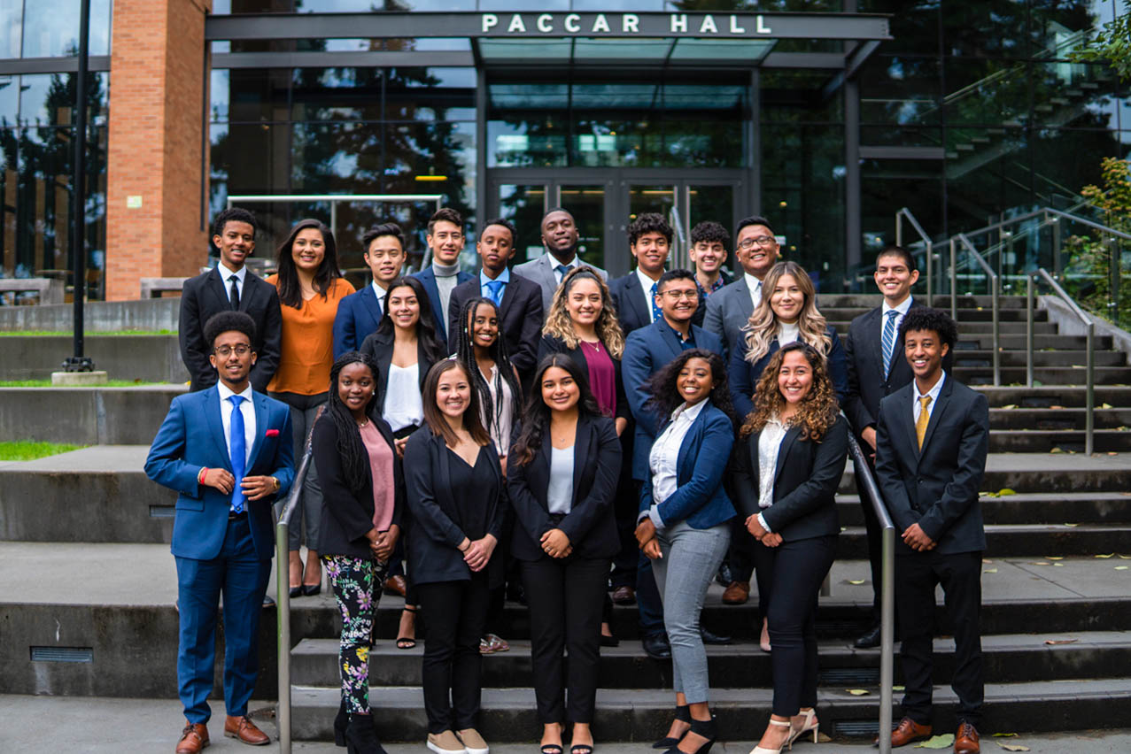 The Mentors and Mentors-In-Training of the 2019-2020 YEOC program.