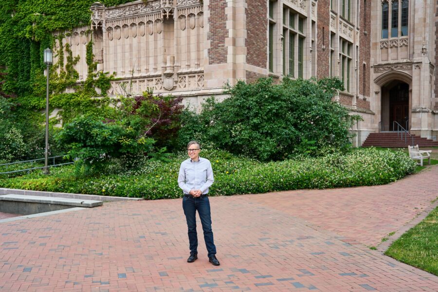 Elizabeth Scallon helps Foster students master persuasion, an essential skill for entrepreneurs seeking investment and impact.
