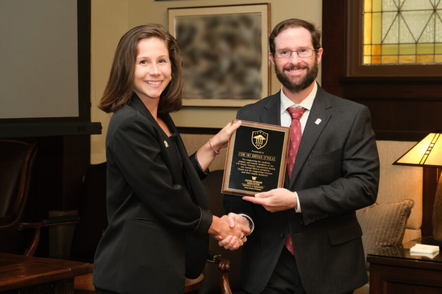 Joely Manning, Foster MBA candidate, shaking hands with Bryan O’Neal, retired Command Sergeant Major and the honorary guest speaker at the 2026 EHALA dinner.